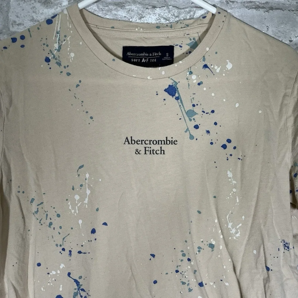 Abercrombie & Fitch tan t-shirt Paint Splatter Size Small Soft Tee